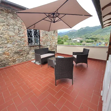 Con Piscina Tra Versilia E Cinque Terre 别墅