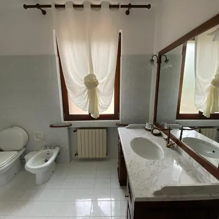 Con Piscina Privata Tra Versilia E Cinque Terre Luni