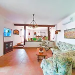 Con Piscina Privata Tra Versilia E Cinque Terre Luni