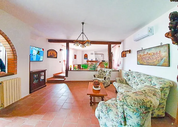 Con Piscina Privata Tra Versilia E Cinque Terre Luni