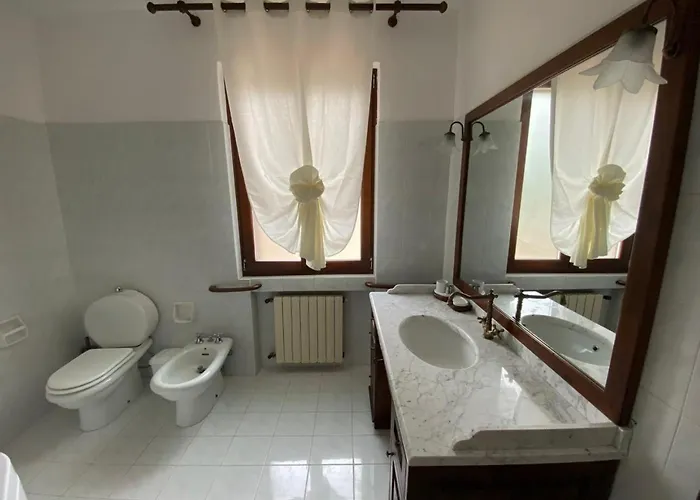 Con Piscina Privata Tra Versilia E Cinque Terre Luni